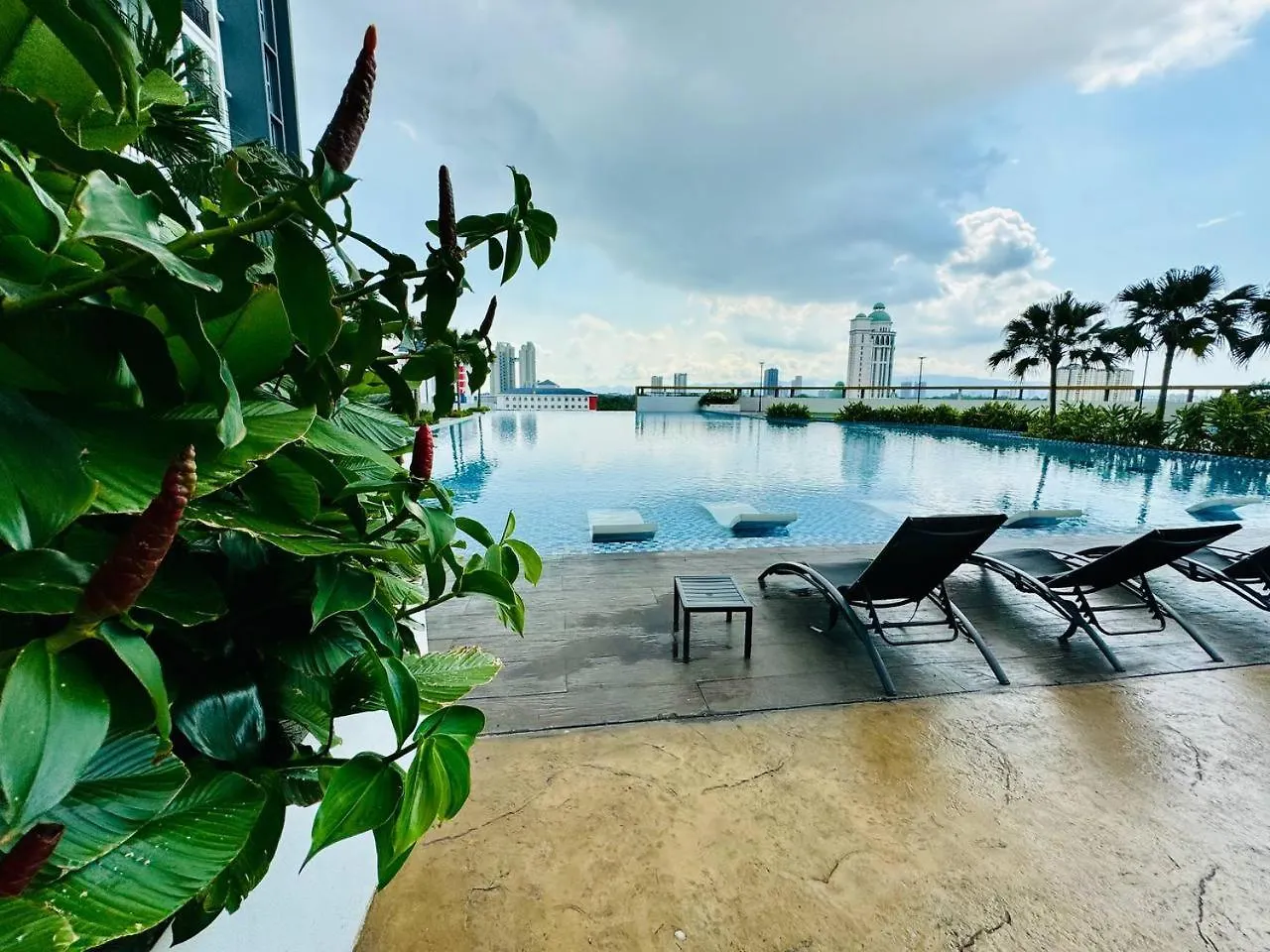 Апартаменты Luxury Family Fun Suites-Infinity Pool, Vr,Telescope- M2 Перай