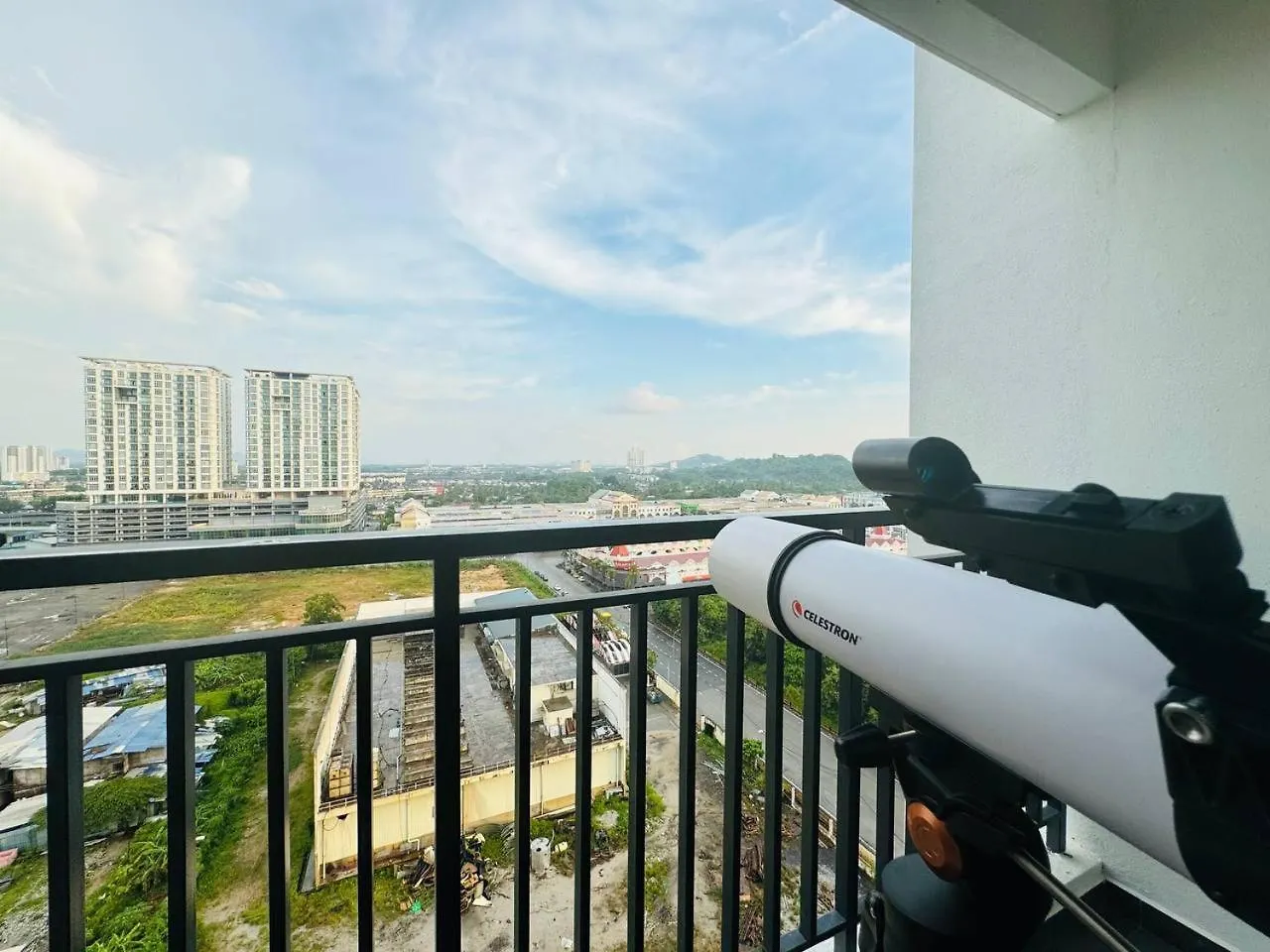 Apartment Luxury Family Fun Suites-Infinity Pool, Vr,Telescope- M2 Perai