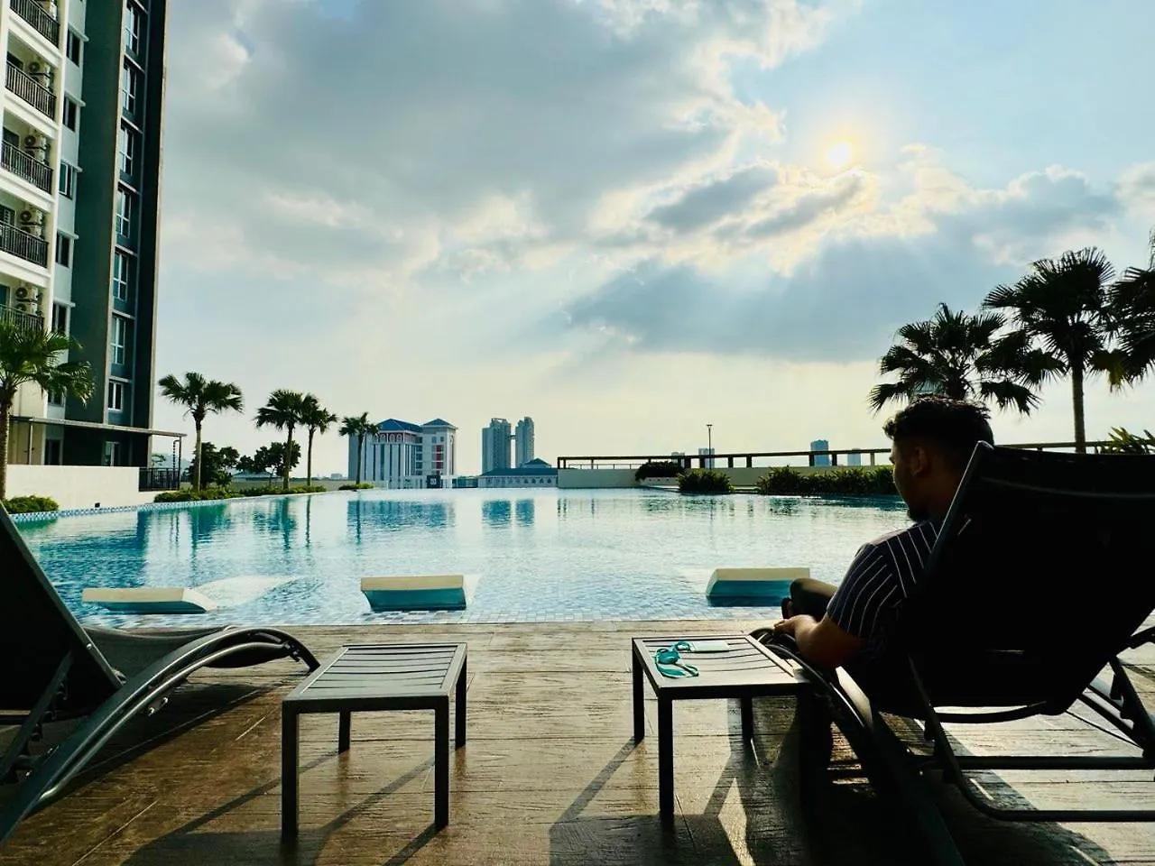 Luxury Family Fun Suites-Infinity Pool, Vr,Telescope- M2 Perai Apartment