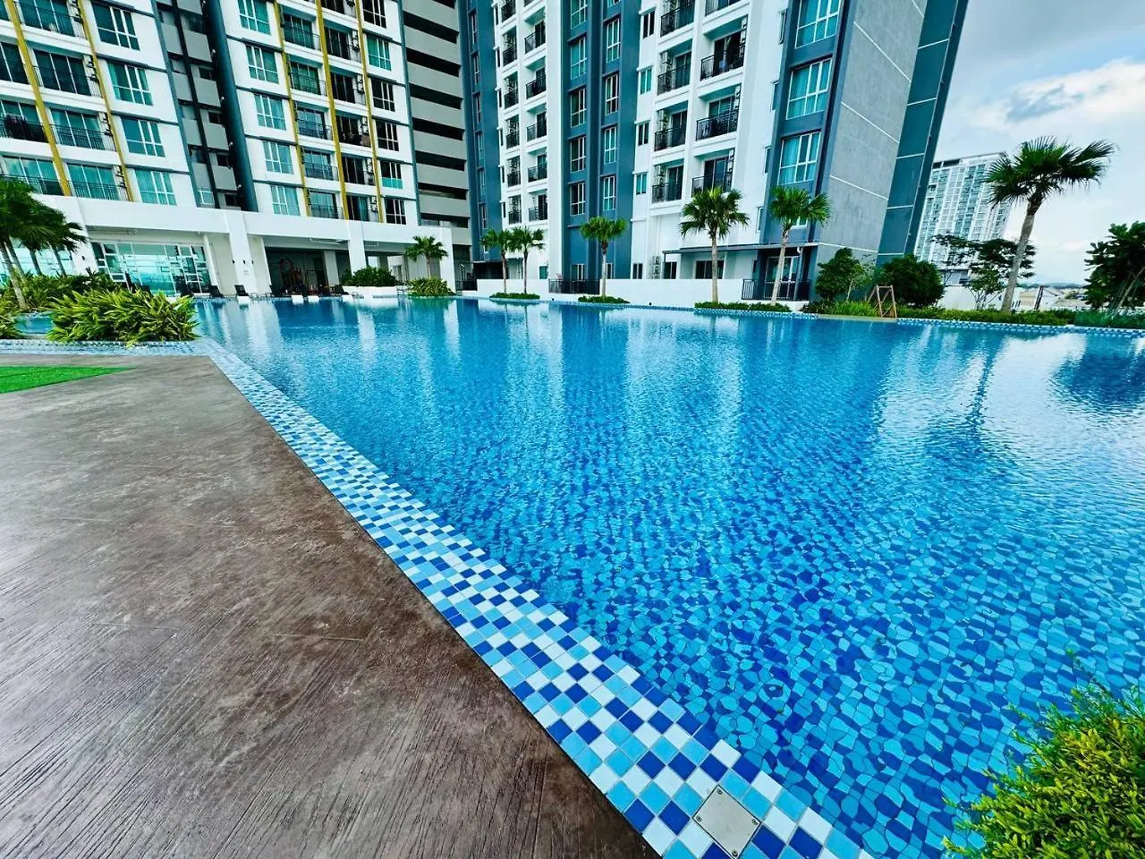 Luxury Family Fun Suites-Infinity Pool, Vr,Telescope- M2 Perai 0*,  Malaysia